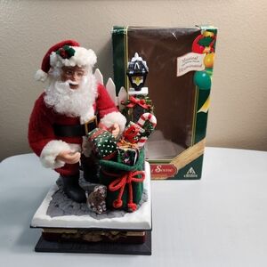 Holiday Creations Vintage 1999 Musical Illuminated Santa Christmas Scene
